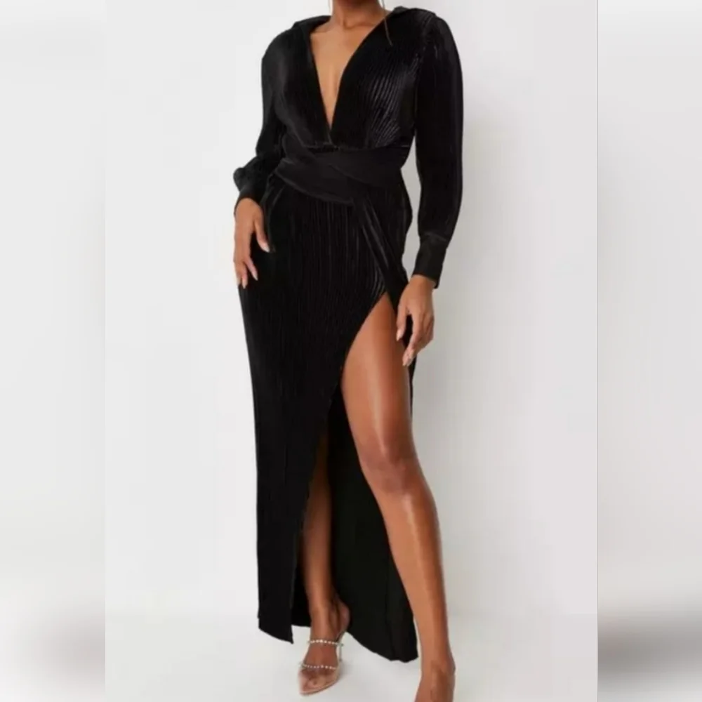 Satin Plisse Plunging Split Maxi Dress Missguided x Carli Bybel - Picture 2 of 12